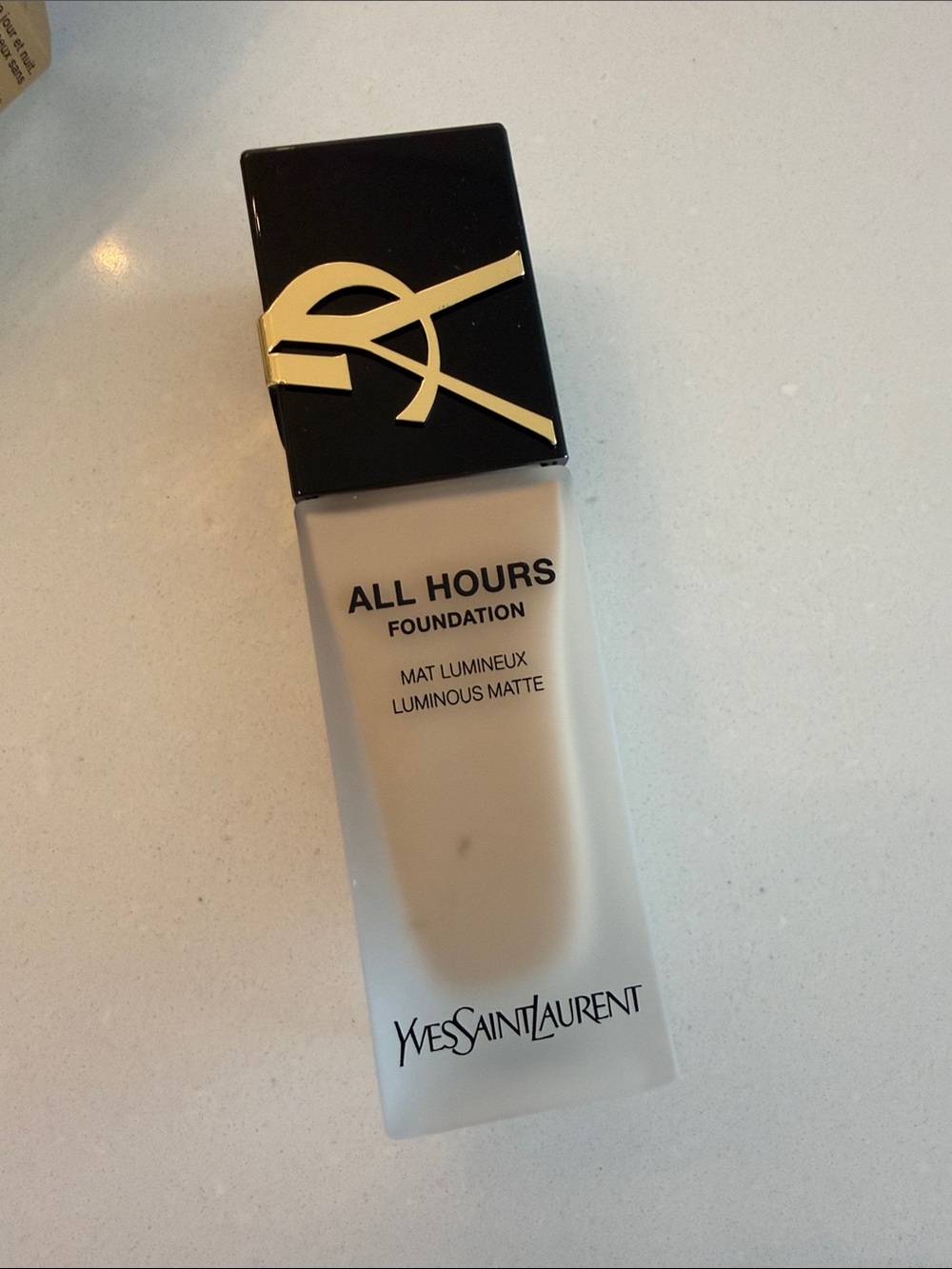 Yves Saint Laurent All Hours Foundation - Gold Packaging (LN6)